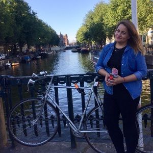 Meet your Posher, Carla